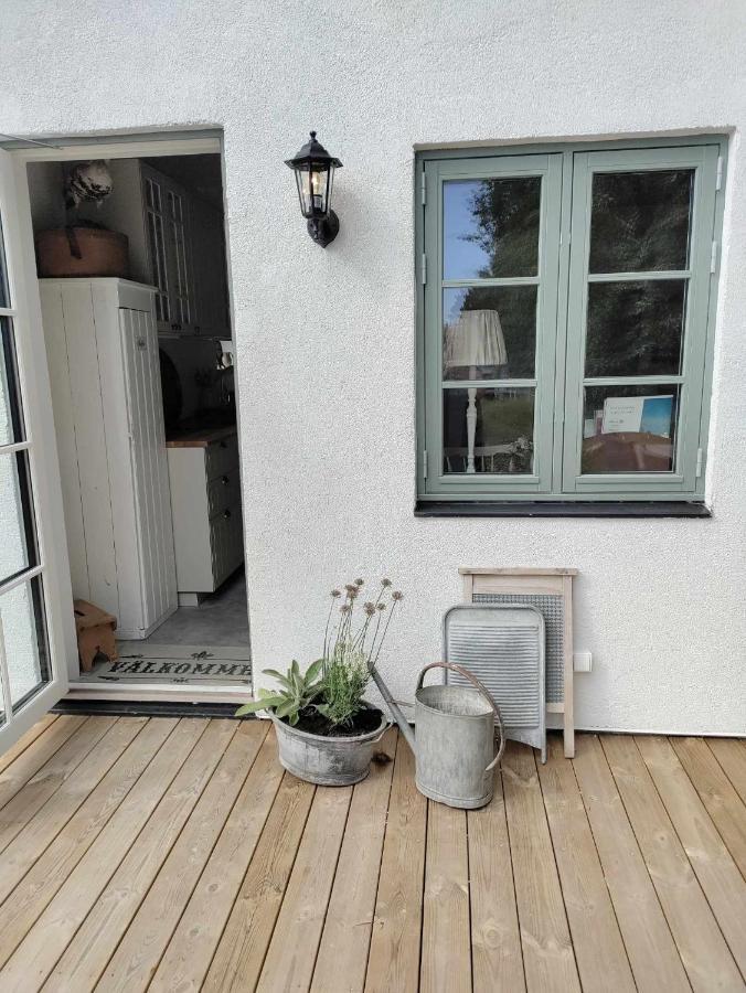 Mysigt Hus I Liten By Naera Havet Ystad Luaran gambar