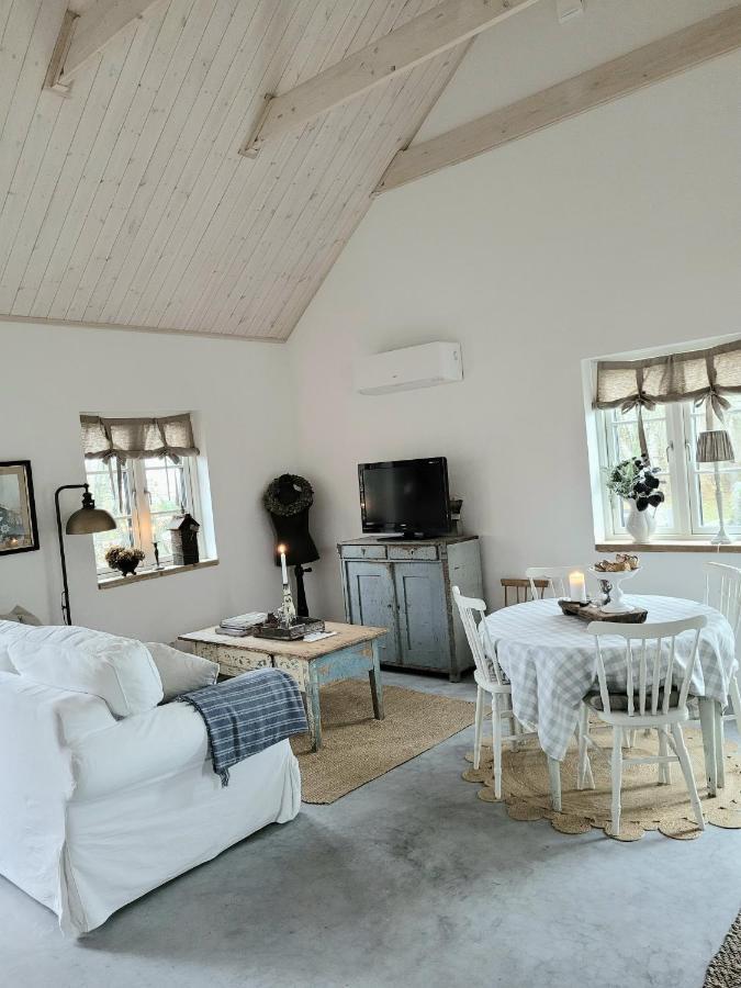 Mysigt Hus I Liten By Naera Havet Ystad Luaran gambar