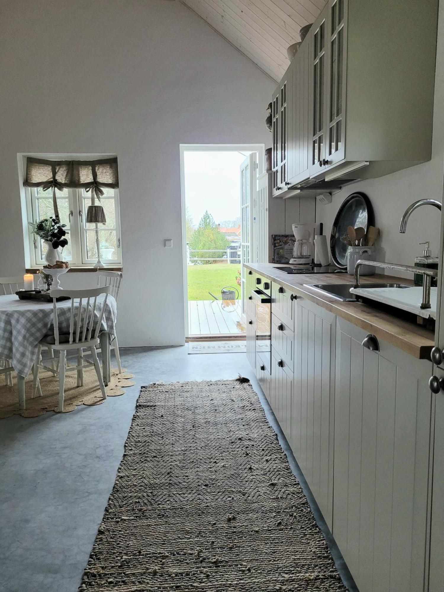 Mysigt Hus I Liten By Naera Havet Ystad Luaran gambar