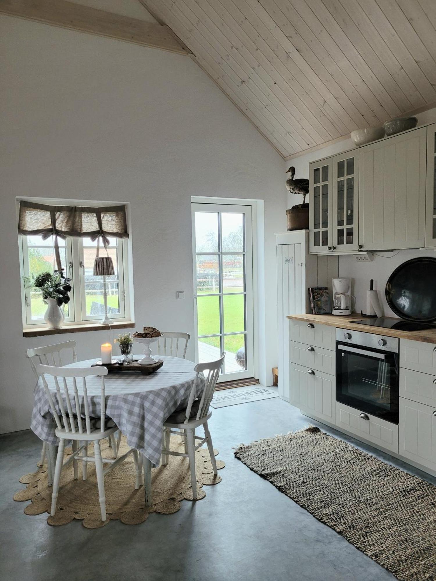 Mysigt Hus I Liten By Naera Havet Ystad Luaran gambar